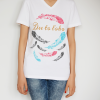 vrouwen t-shirt, womans shirt, wit, opdruk, veren, wit, veren, feathers, ronde -hals, print, Dee to loko, ten-eight design, korte mouwen, colour black, round neck, short sleeves, red, blue, black