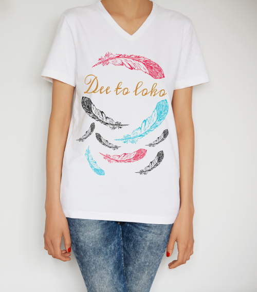 vrouwen t-shirt, womans shirt, wit, opdruk, veren, wit, veren, feathers, ronde -hals, print, Dee to loko, ten-eight design, korte mouwen, colour black, round neck, short sleeves, red, blue, black